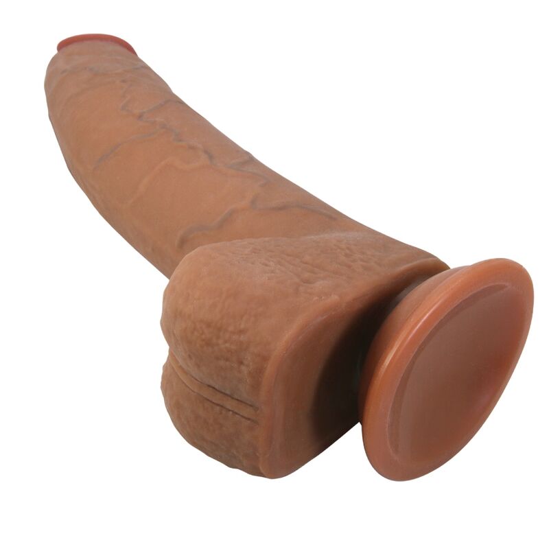 Evander couché avec la ventouse visible sous les testicules