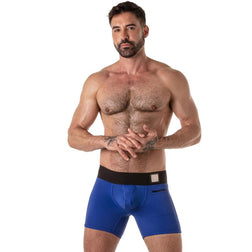 Blauwe Locker Gear Lock It boxershort van voren gedragen met brede zwarte tailleband en gevormde pouch