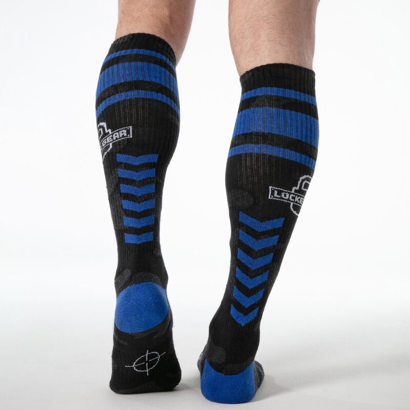 Vue arrière des chaussettes hautes noires et bleues Locker Gear portées