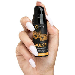 Pompe du gel Liquid Pulse ORGIE montrée dans une main