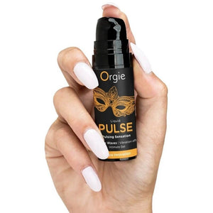 Pompe du gel Liquid Pulse ORGIE montrée dans une main