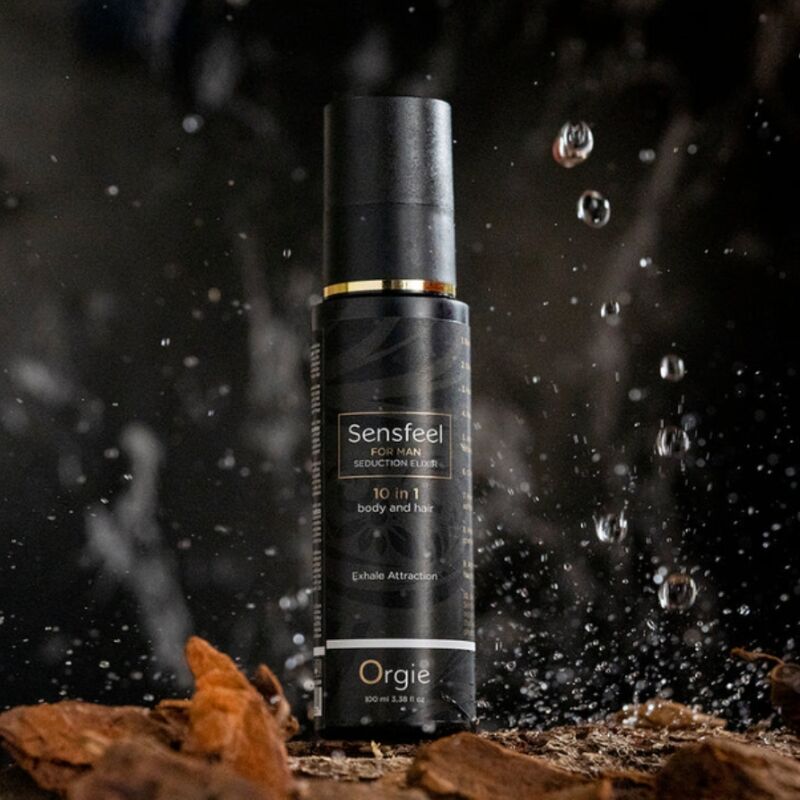 Flacon Sensfeel Seduction Elixir sur un décor de bois avec éclaboussures
