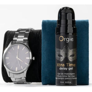 Flacon Xtra Time Delay Gel 15 ml Orgie posé devant un support bleu, à côté d'une montre
