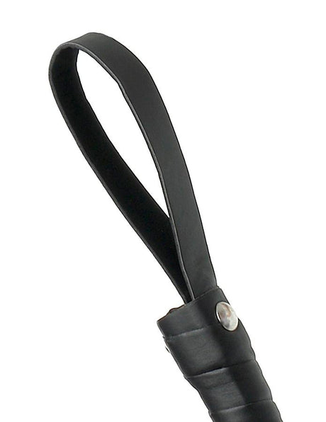 Détail de la base de l'accessoire Martinet chat à neuf queues en cuir noir à manche gainé
