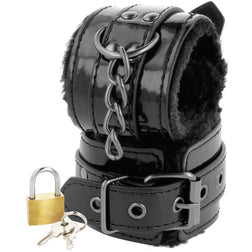 Menottes de cheville verni fourrure et cadenas