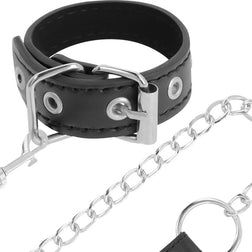 Detailansicht von Schnalle, Karabiner und Kette des DARKNESS Penisrings
