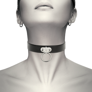 Collier BDSM cuir vegan avec anneau O — vue de profil