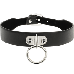 Collier BDSM cuir vegan avec anneau O — gros plan