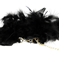 Détail de la base de l'accessoire Menottes plumes noires avec chaîne dorée