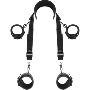 FETISH SUBMISSIVE POSITION MAITRE AVEC 4 MENOTTES DOUBLEES DE NOPRENE